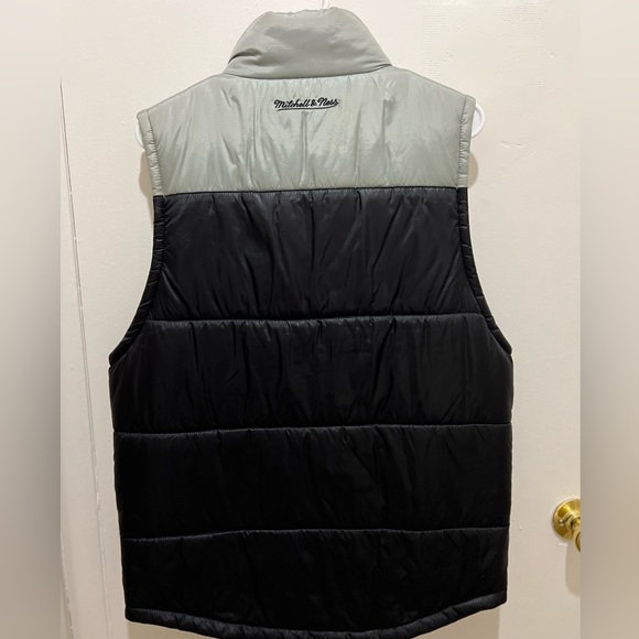 SOLD Brand New LA Kings Vest - Picture 4 of 4